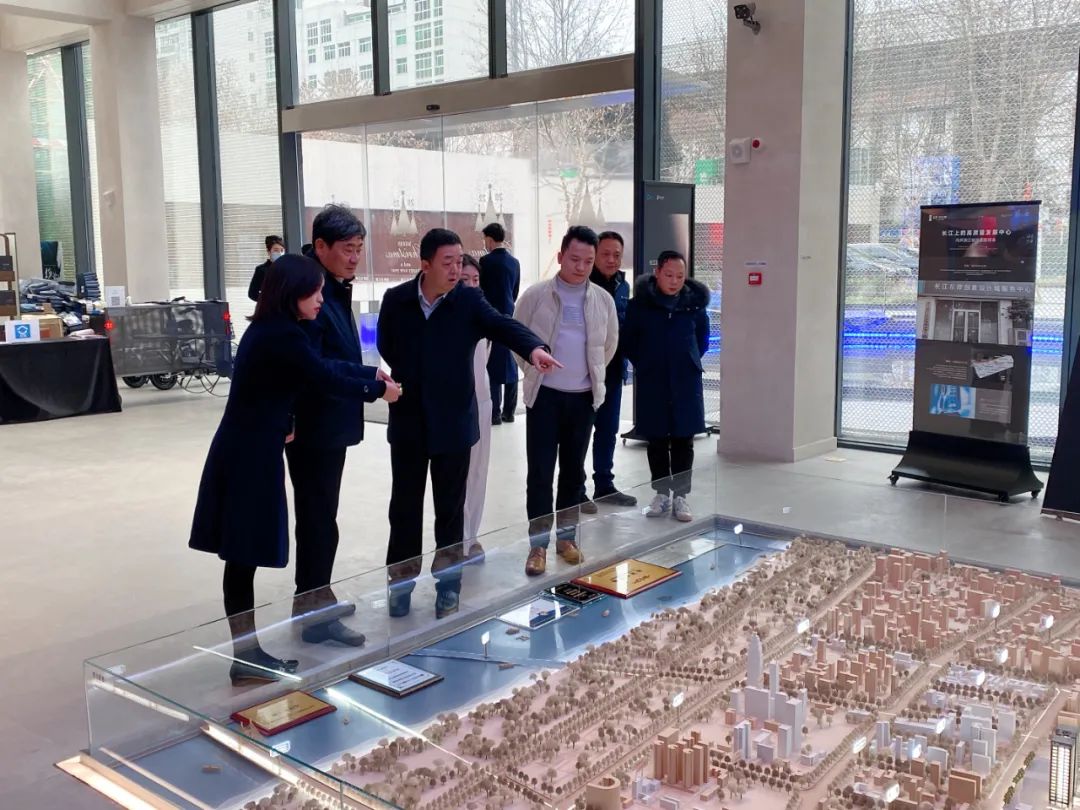 武汉市城乡建设局领导莅临远洋集团华中项目远洋长江樽考察调研-1.jpg